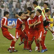 ４４年ぶりのＷ杯出場が決まり、喜ぶ北朝鮮イレブン（ＡＰ）