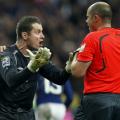 「仏の手」スルーの審判が行方不明 - 2010年南アフリカW杯ニュース
