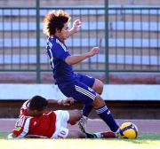 イエメン戦で、相手選手の後ろからのタックルで右足を負傷するＭＦ山田