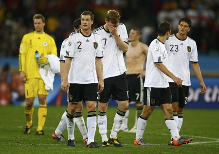肩を落とすドイツ選手たち