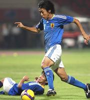 後半、ゴール前にドリブルで上がるＭＦ中村憲剛（撮影・鹿野芳博）
