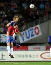 【日本－セルビア】前半、相手に競り勝つ栗原（撮影・栗山尚久）