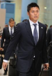 Ｗ杯サッカー日本代表　帰国した日本代表ＧＫ川島永嗣ら（撮影・渦原淳）